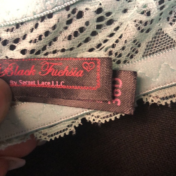 BLACK FUCHSIA by Secret Lace mint green & cream strapless bra. Size 36 D. - Picture 9 of 9
